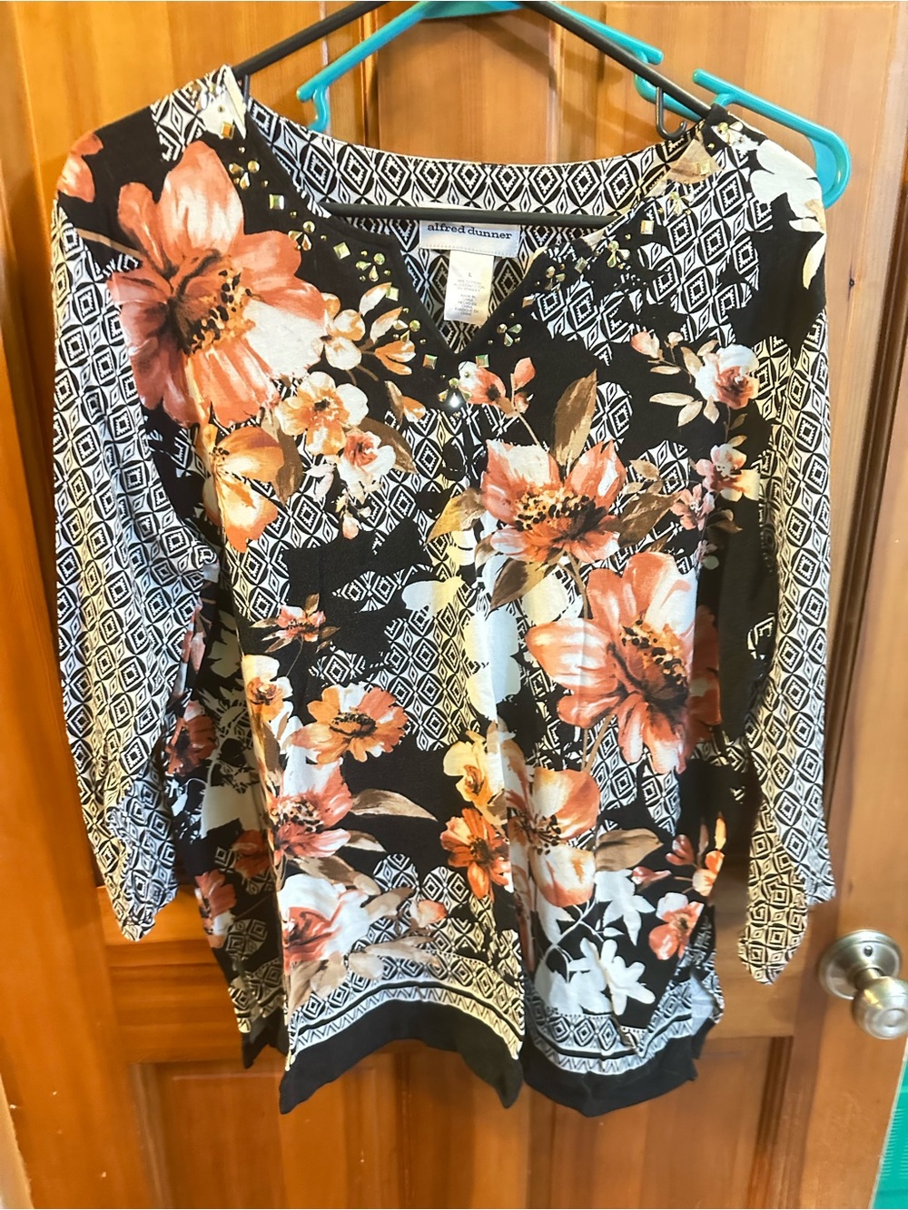 Alfred Dunner Black Floral Long-Sleeve V-Neck Top